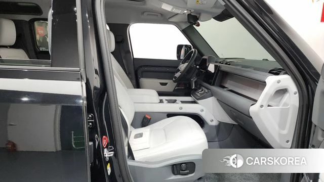 Land Rover Defender (L663) 2025 Черный из Кореи, фото 2