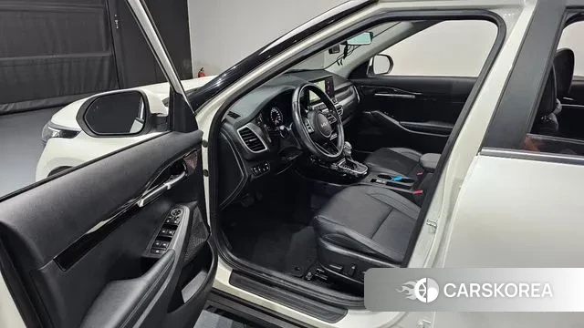 Kia Seltos 2022 Белый из Кореи, фото 2