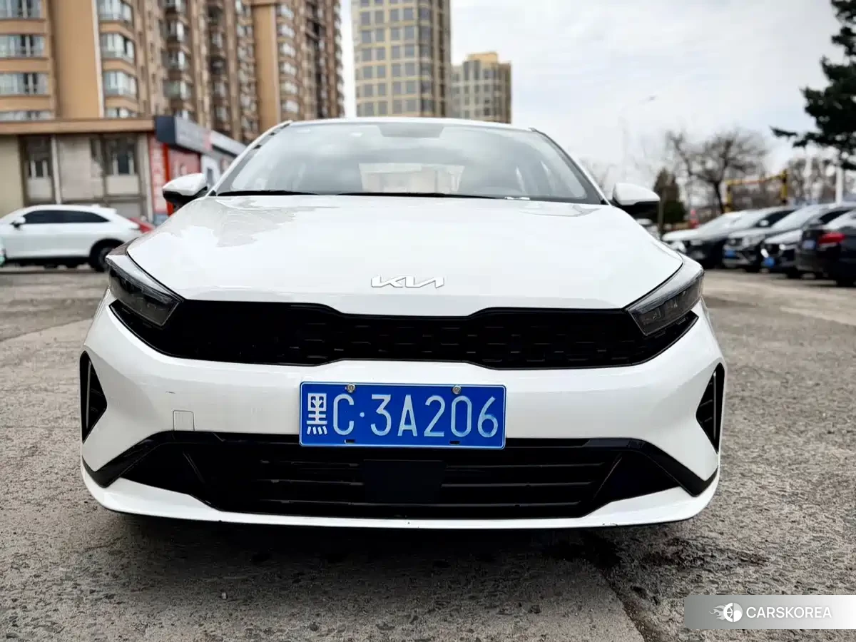 Kia K3 2023 Белый из Китая, фото 3