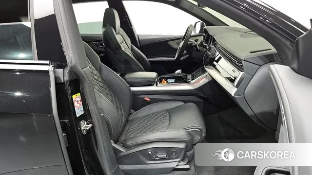 Audi Q8 (4M) 2022 Черный из Кореи, фото 2