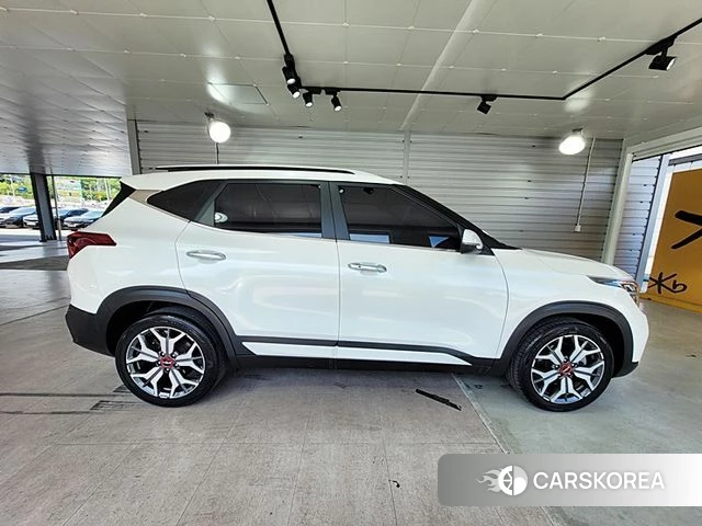 Kia Seltos 2021 Белый из Кореи, фото 2