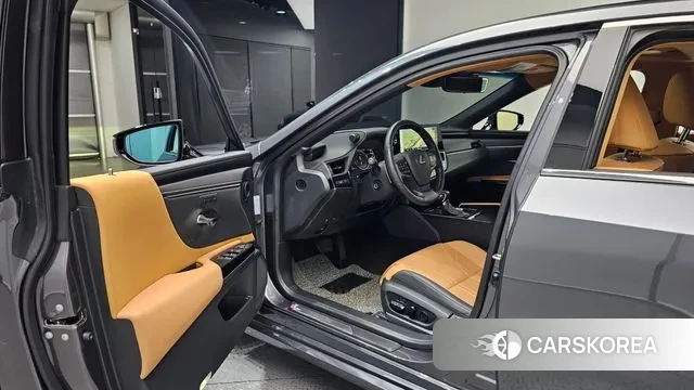 Lexus ES300h 7th generation 2024 Серый из Кореи, фото 2