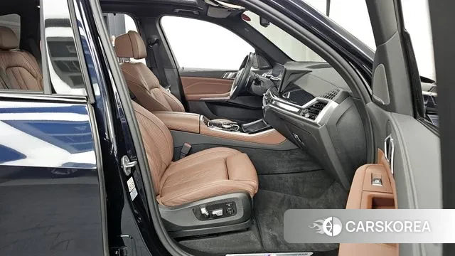 BMW X5 (G05) 2023 Черный из Кореи, фото 2