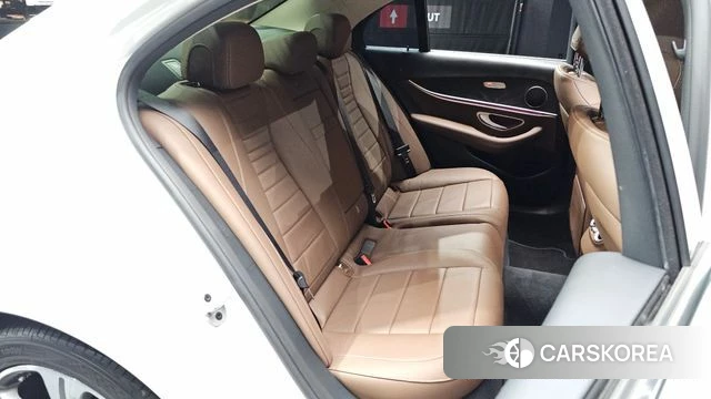 Mercedes-Benz E-Class W213 2019 Белый из Кореи, фото 2