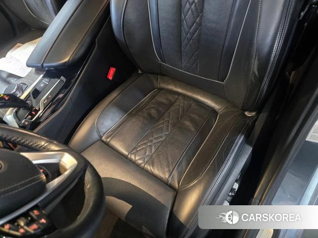 BMW 5 Series (G30) 2018 Серый из Кореи, фото 2