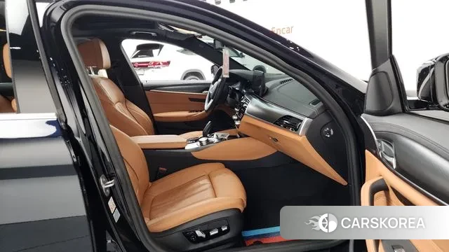 BMW 5 Series (G30) 2022 Черный из Кореи, фото 2