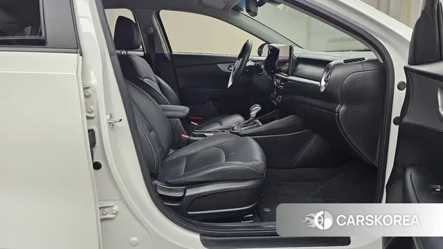 Kia The New K3 2nd generation 2022 Белый из Кореи, фото 2