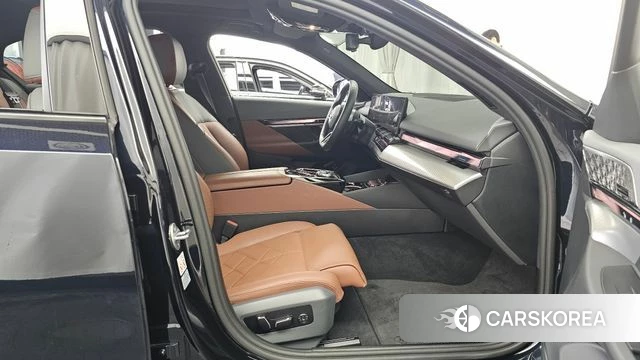 BMW 5 Series (G60) 2024 Синий из Кореи, фото 2