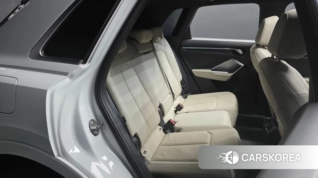 Audi Q3 (F3) 2022 Белый из Кореи, фото 2