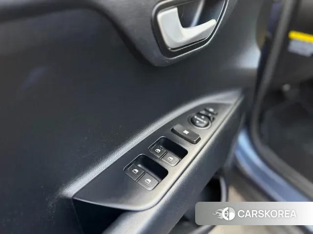 Kia Stonic 2019 Синий из Кореи, фото 2