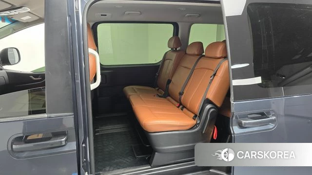 Hyundai Staria 2023 Серый из Кореи, фото 2