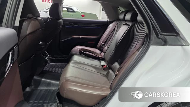 Hyundai Grandeur Hybrid (GN7) 2023 Белый из Кореи, фото 2