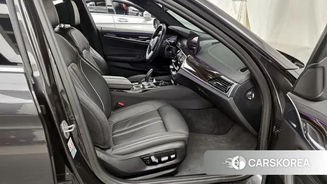 BMW 5 Series (G30) 2020 Серый из Кореи, фото 2