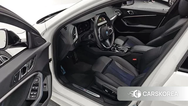 BMW 1 Series (F40) 2024 Белый из Кореи, фото 2