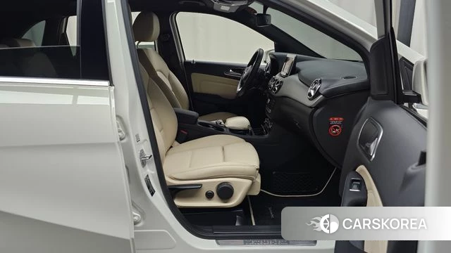 Mercedes-Benz B-Class W246 2018 Белый из Кореи, фото 2