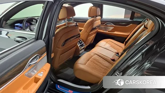 BMW 7 Series (G11) 2022 Черный из Кореи, фото 2