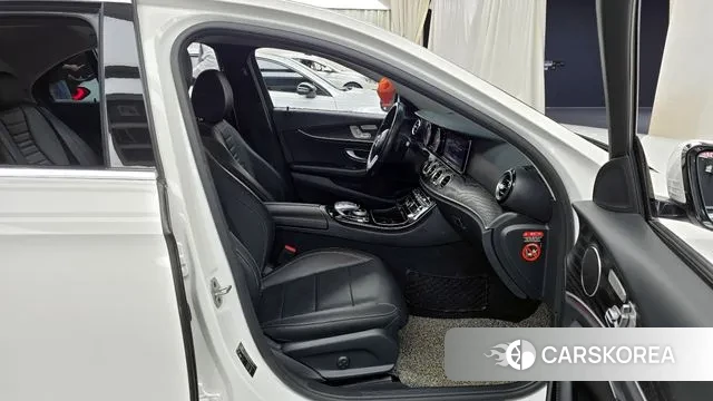 Mercedes-Benz E-Class W213 2018 Белый из Кореи, фото 2