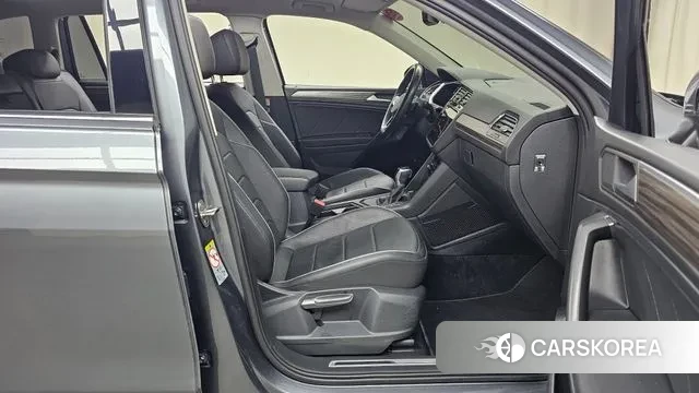 Volkswagen Tiguan Allspace 2022 Серый из Кореи, фото 2