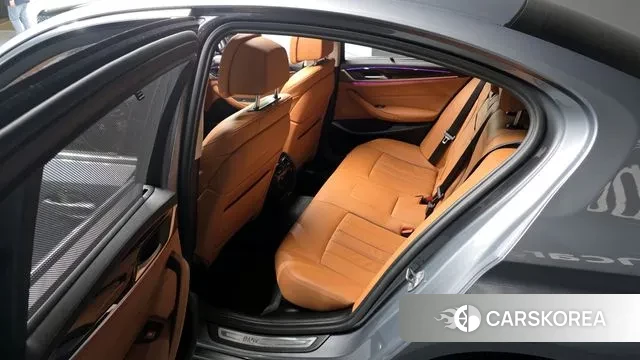 BMW 5 Series (G30) 2022 Серебряный из Кореи, фото 2