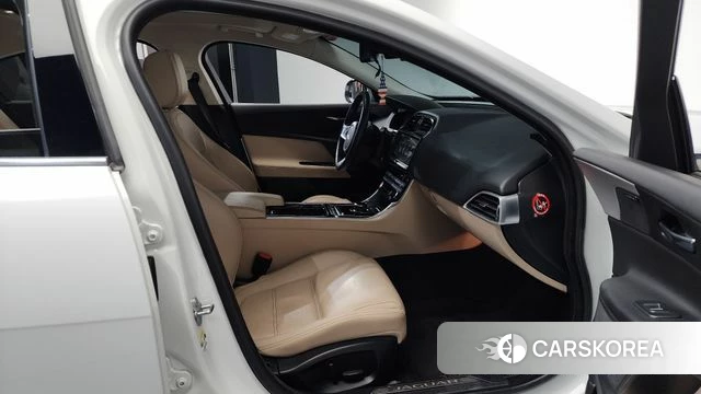 Jaguar XE 2018 Белый из Кореи, фото 2