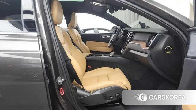 Volvo XC60 second Generation 2023 Серый из Кореи, фото 2