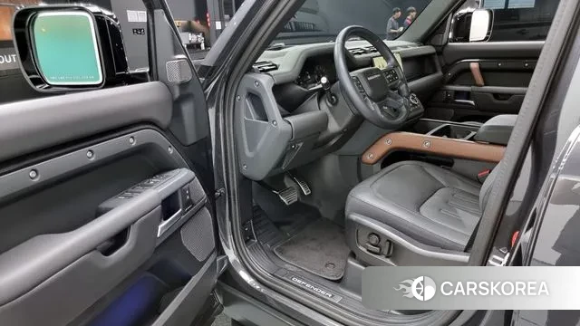 Land Rover Defender (L663) 2024 Серый из Кореи, фото 2