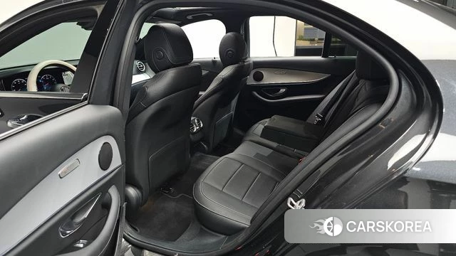 Mercedes-Benz E-Class W213 2021 Серый из Кореи, фото 2