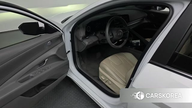 Hyundai The New Avante (CN7) 2023 Белый из Кореи, фото 2