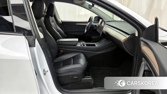 Tesla Model Y 2024 Белый из Кореи, фото 2