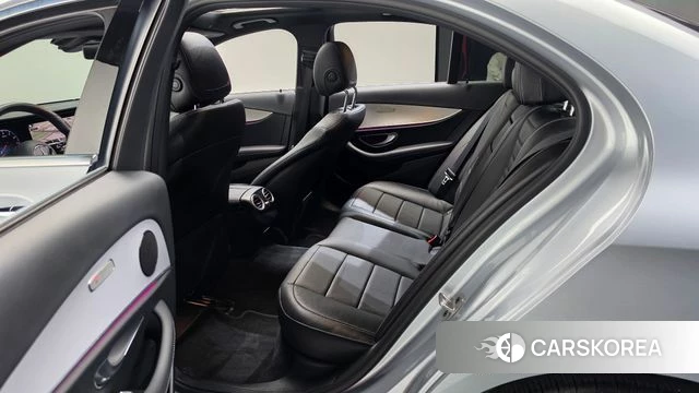 Mercedes-Benz E-Class W213 2021 Серебряный из Кореи, фото 2