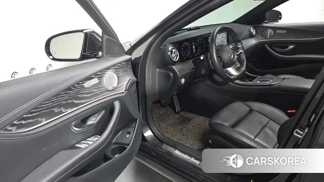 Mercedes-Benz E-Class W213 2020 Серый из Кореи, фото 2