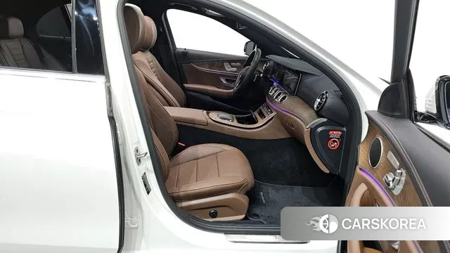 Mercedes-Benz E-Class W213 2022 Белый из Кореи, фото 2