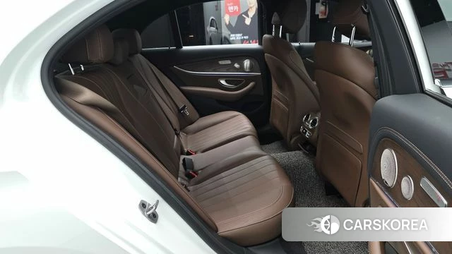 Mercedes-Benz E-Class W213 2023 Белый из Кореи, фото 2