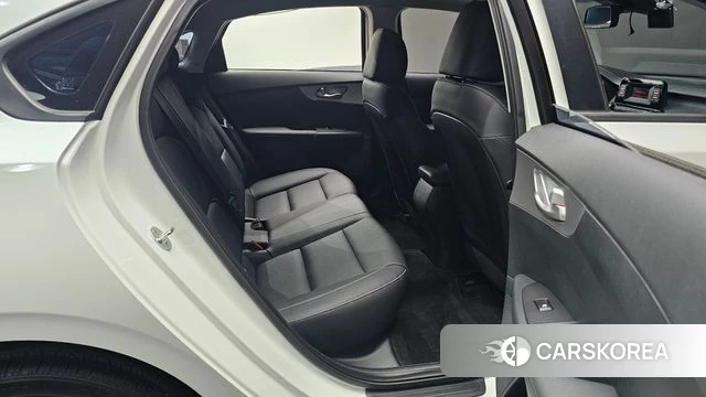Kia The New K3 2nd generation 2023 Белый из Кореи, фото 2