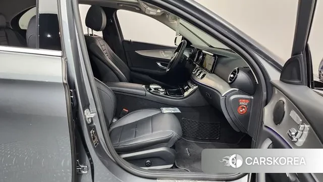 Mercedes-Benz E-Class W213 2018 Серый из Кореи, фото 2