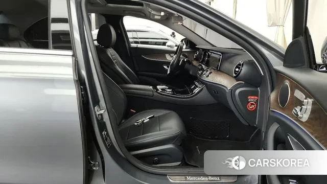 Mercedes-Benz E-Class W213 2018 Серый из Кореи, фото 2