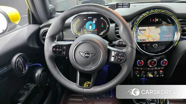 Mini Cooper Electric 2023 Белый из Кореи, фото 2