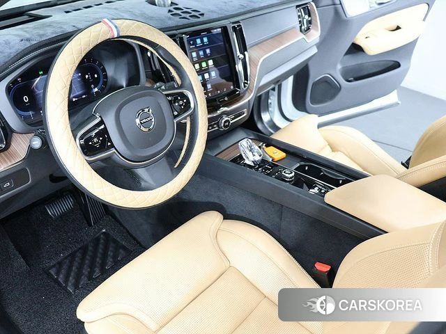 Volvo XC60 second Generation 2024 Белый из Кореи, фото 2