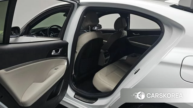 Genesis The New G70 2023 Белый из Кореи, фото 2