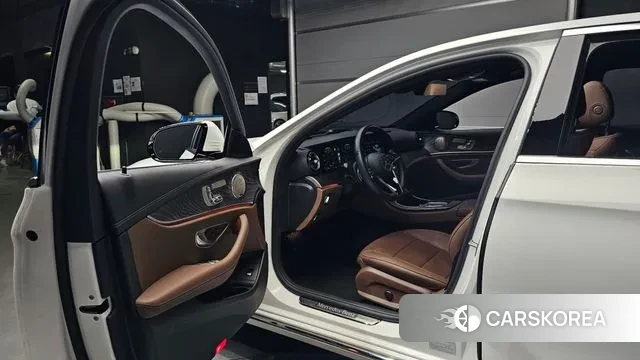 Mercedes-Benz E-Class W213 2023 Белый из Кореи, фото 2