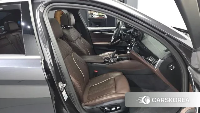 BMW 5 Series (G30) 2022 Серый из Кореи, фото 2