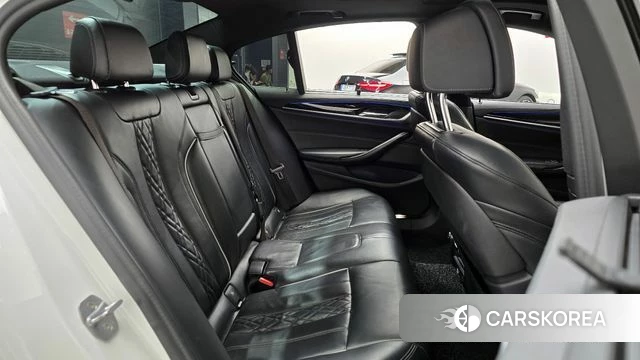 BMW 5 Series (G30) 2019 Белый из Кореи, фото 2