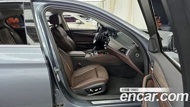 BMW 5 Series (G30) 2018 Серый из Кореи, фото 2