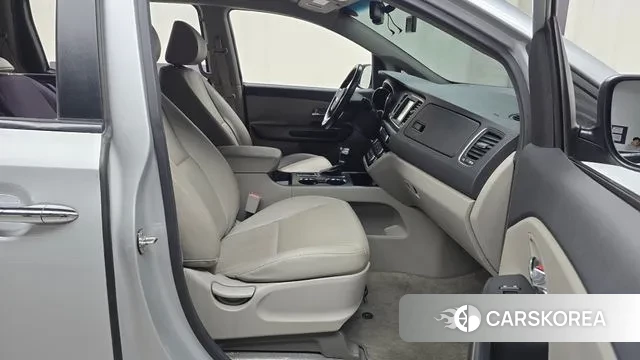 Kia The New Carnival 2019 Серебряный из Кореи, фото 2