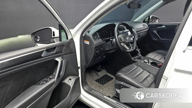 Volkswagen Tiguan second Generation 2023 Белый из Кореи, фото 2