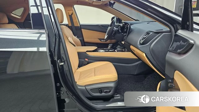 Lexus NX350h Second generation 2025 Черный из Кореи, фото 2