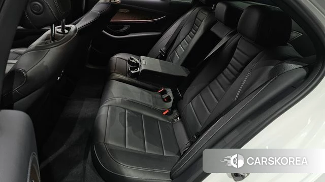 Mercedes-Benz E-Class W213 2023 Белый из Кореи, фото 2