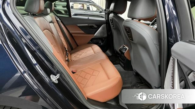 BMW 5 Series (G60) 2025 Черный из Кореи, фото 2