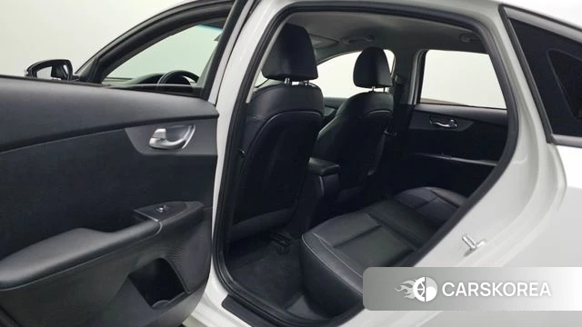 Kia The New K3 2nd generation 2022 Белый из Кореи, фото 2