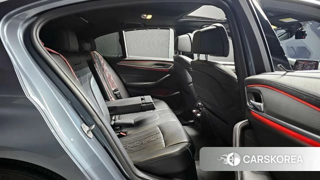 BMW 5 Series (G30) 2019 Серебристо-серый из Кореи, фото 2